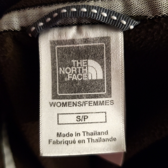 💙The Northface 1/4 Zip Pull over sweater. - Picture 6 of 6